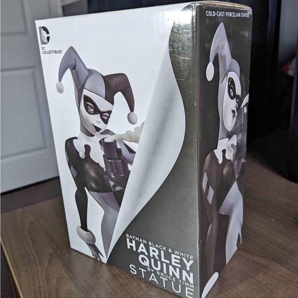 BATMAN BLACK & WHITE HARLEY QUINN STATUE BRUCE TIMM BY DC COLLECTIBLES - Picture 2 of 6